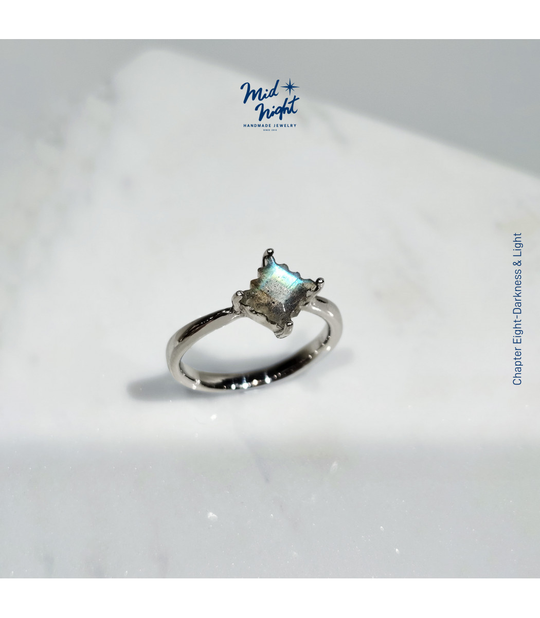 Chapter Eight-Labradorite Stamp Simple Ring