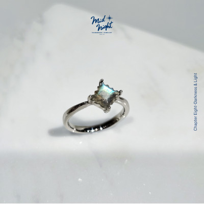 Chapter Eight-Labradorite Stamp Simple Ring