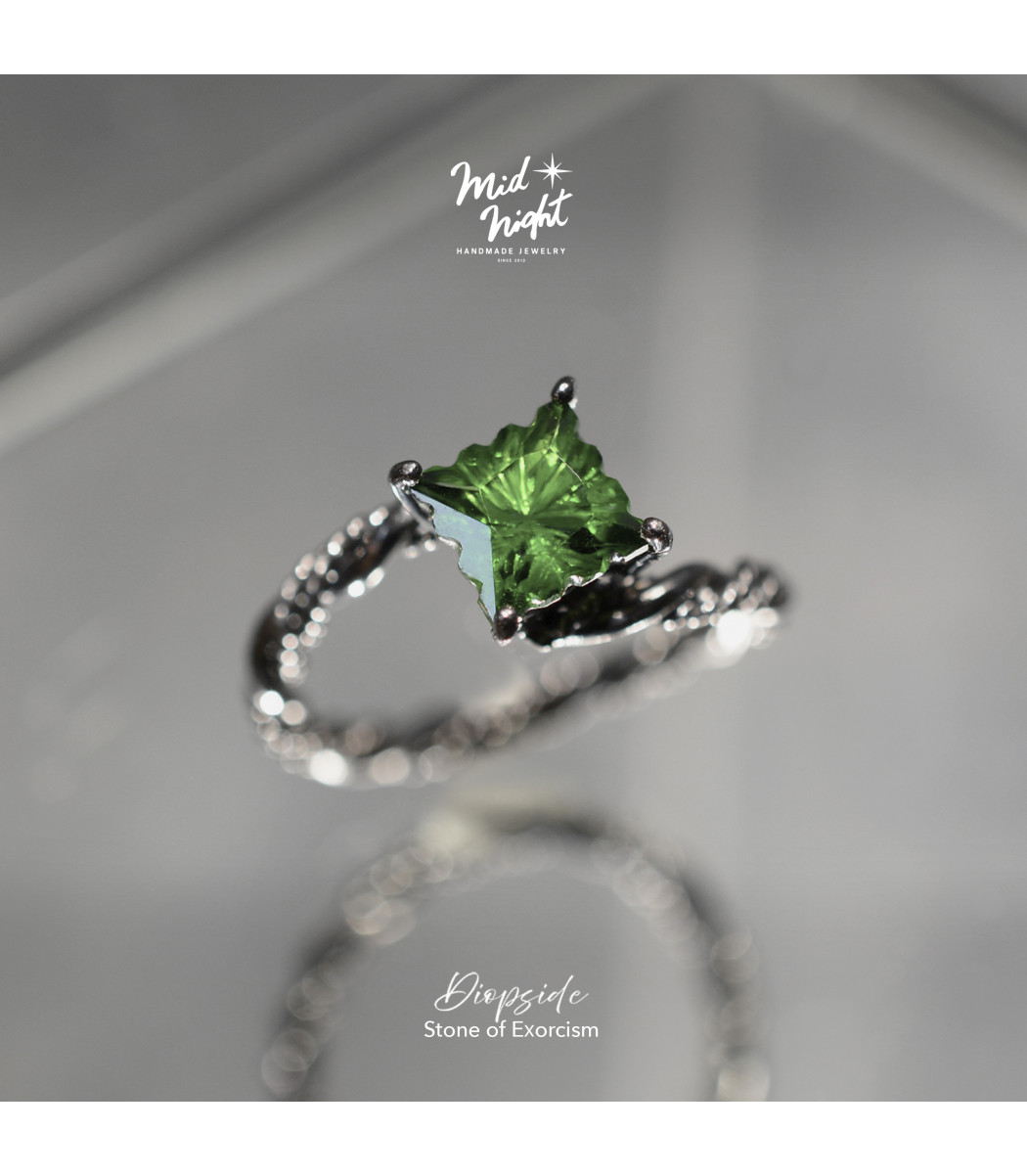 May Birthstone-Diopside Thorn Stamp Ring May Birthstone-Diopside Thorn Stamp Ring