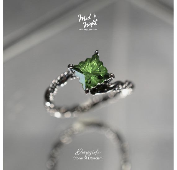 May Birthstone-Diopside Thorn Stamp Ring May Birthstone-Diopside Thorn Stamp Ring