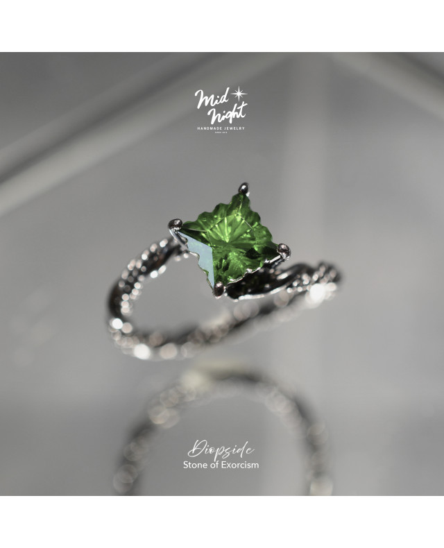 May Birthstone-Diopside Thorn Stamp Ring May Birthstone-Diopside Thorn Stamp Ring