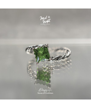 May Birthstone-Diopside Thorn Stamp Ring May Birthstone-Diopside Thorn Stamp Ring
